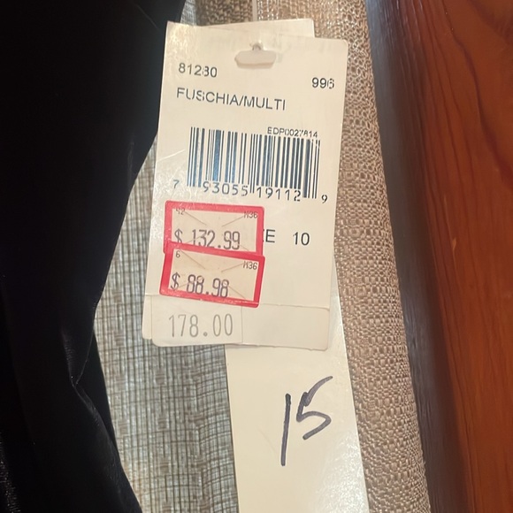 DONNA MORGAN Cropped Velvet Top    Sz 10 🖤✔️ - Picture 3 of 8